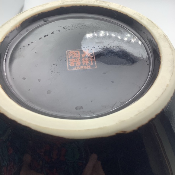 Large Black Two Handled Japanese Vase - Picture 13 of 14